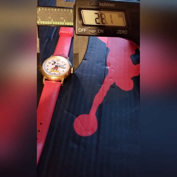 Snoopy United Features swiss Watch & Mickey Mouse Registered Edition Swiss Watch - Picture 7 of 9